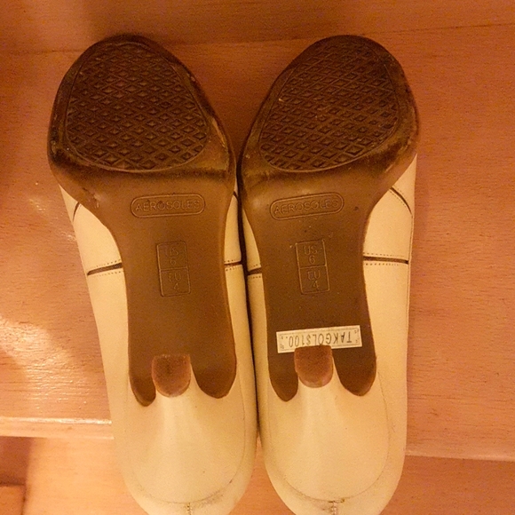 Aerosoles Cream Heels with Gold Accents - Picture 3 of 5